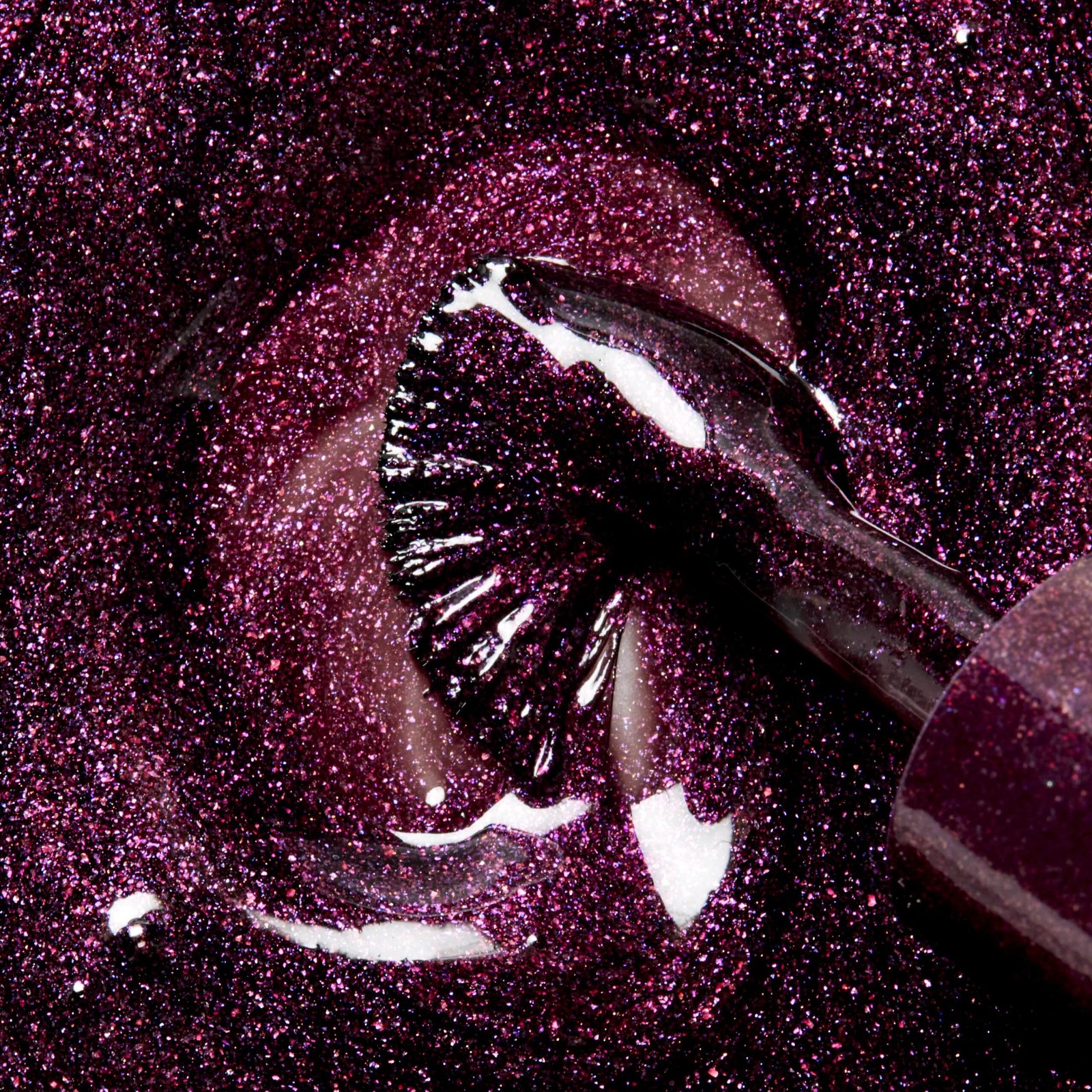AR_38743_NA OSG_Candied Plum_Brush Swatch_620-min
