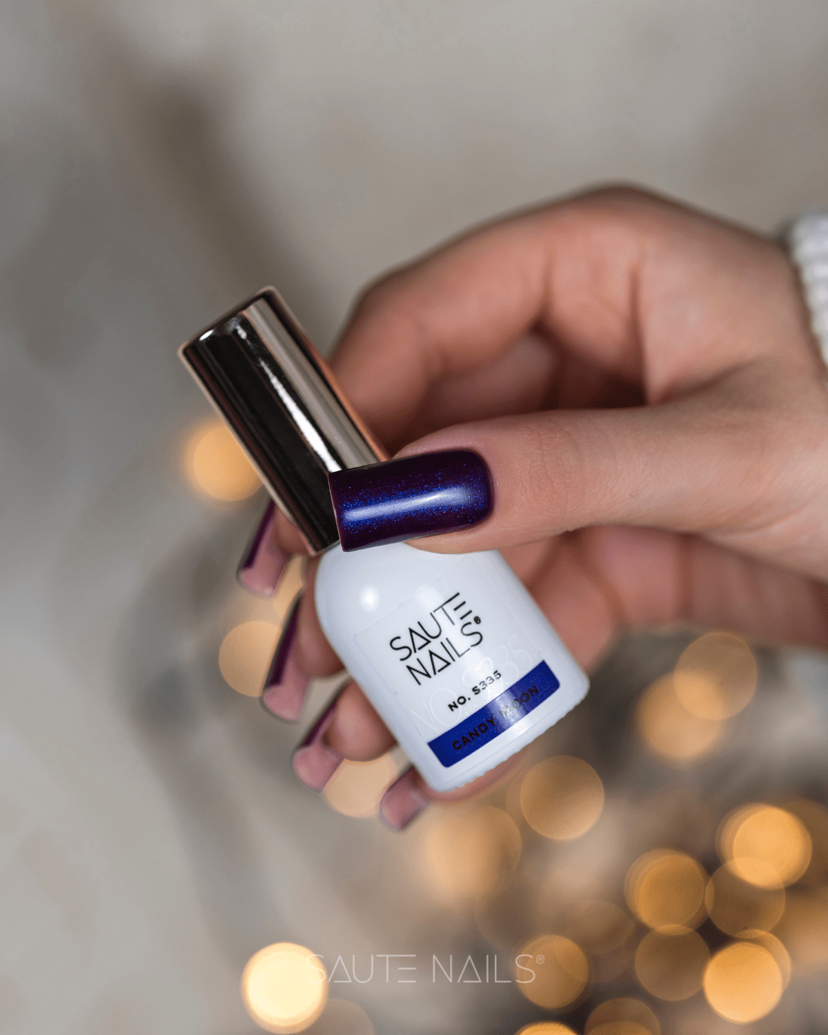 granatowy_lakier_hybrydowy_z_efektem-3-min